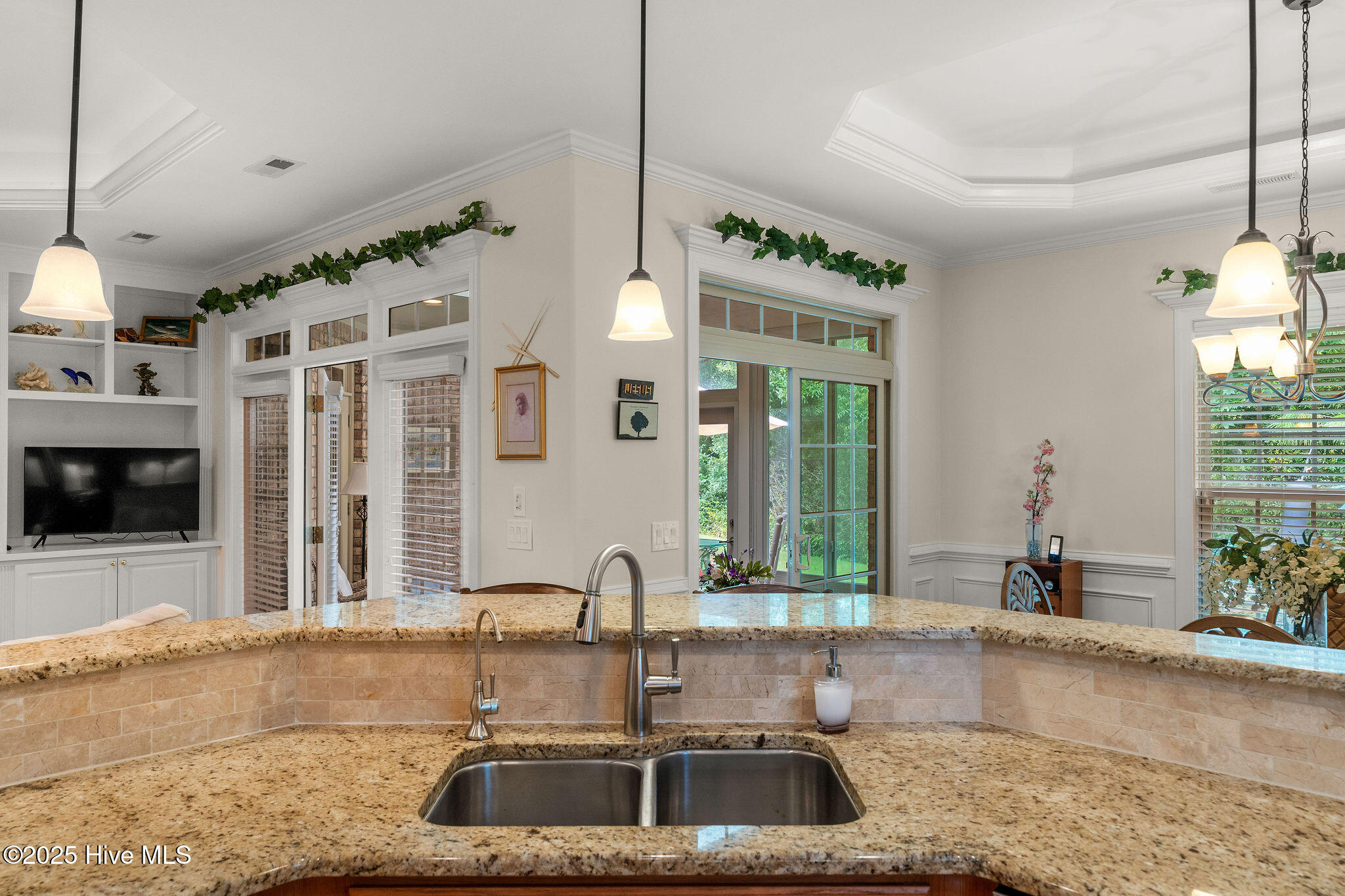 8269CrestTopCt-1095
